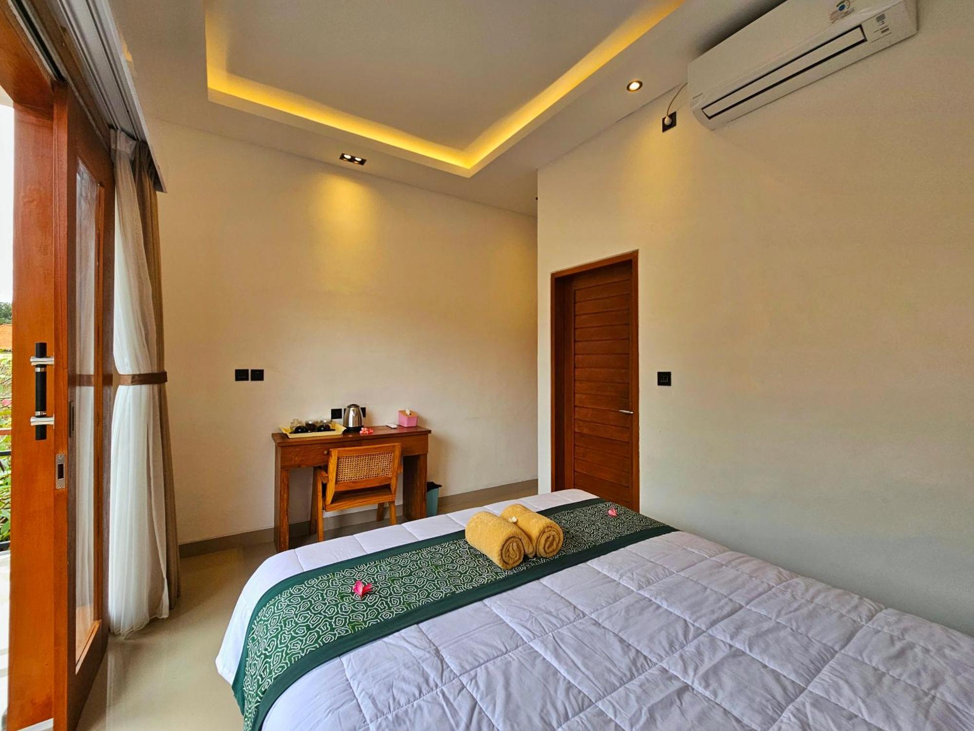 Dewi Putri House Hotel Ubud  Exterior photo